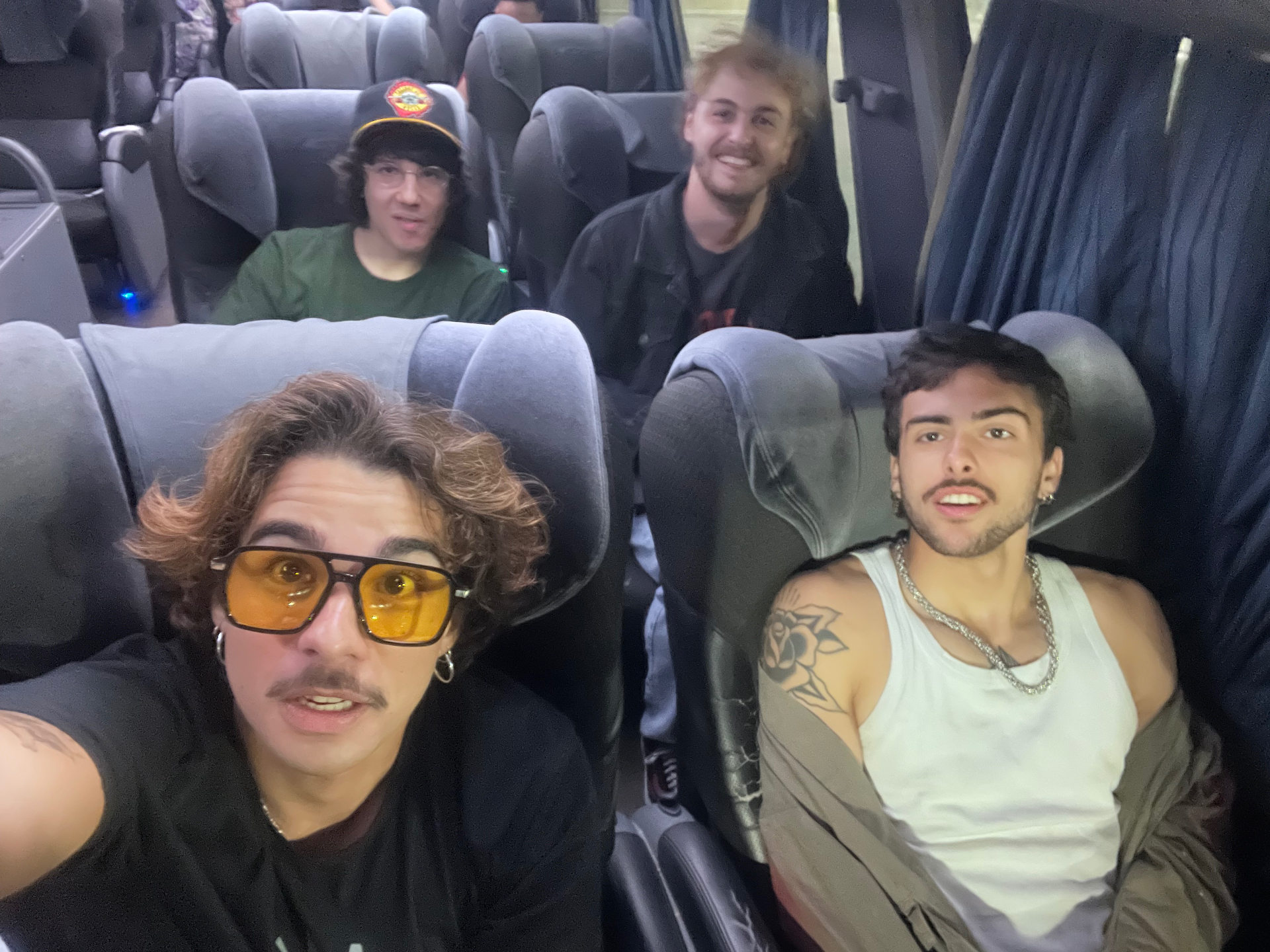 Banda na estrada de van